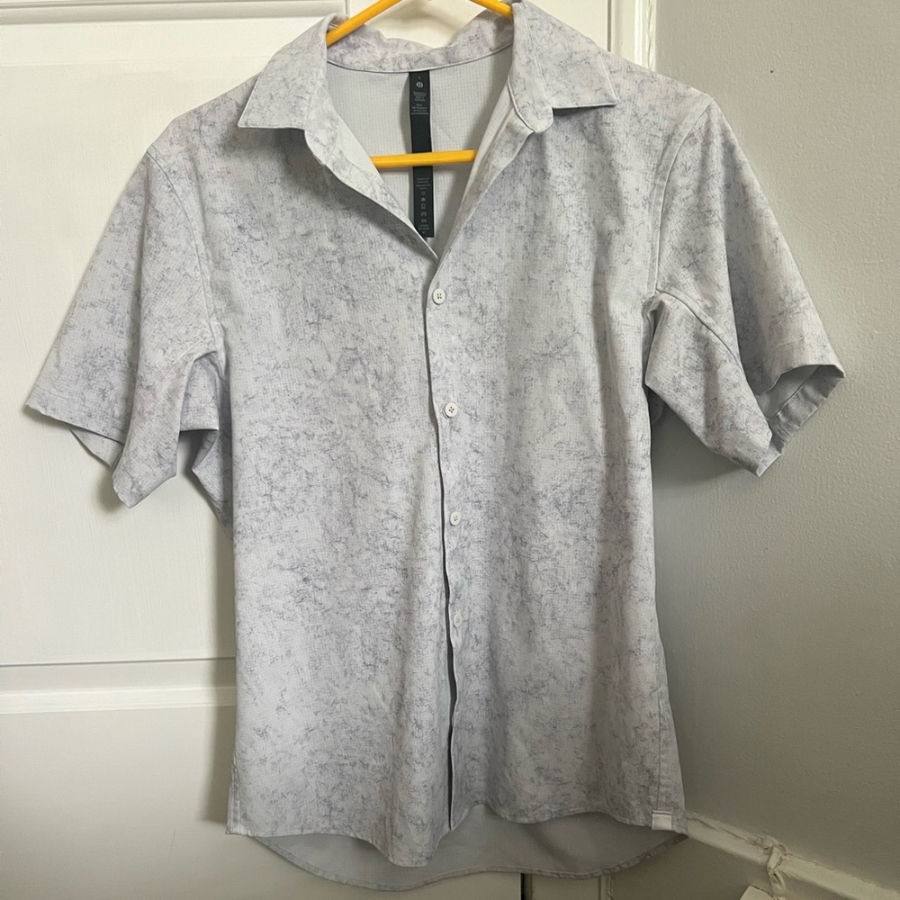 Men’s Lululemon Airing Easy Short Sleeve Button-Up Shirt